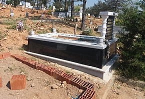 Tek Kişilik Siyah Granit Mezar Modelleri 
